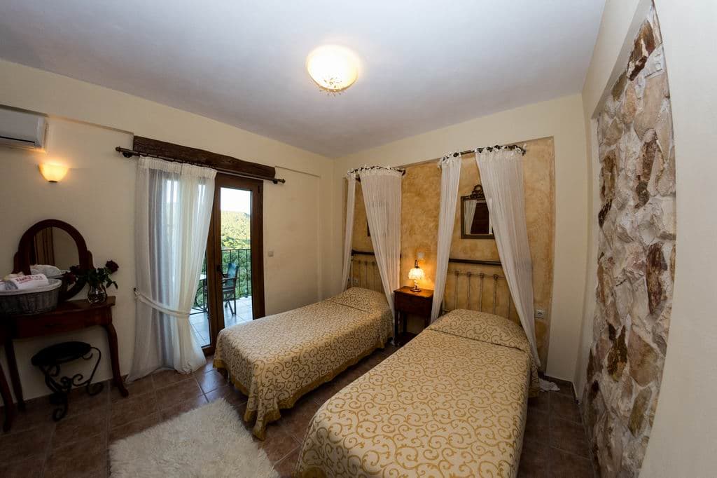 Twin bedroom, Villa Nostalgia